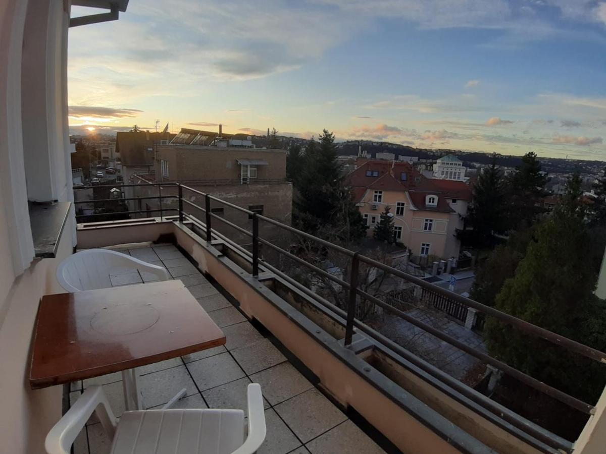 Rooms In Prague-Big+Comfy Екстер'єр фото