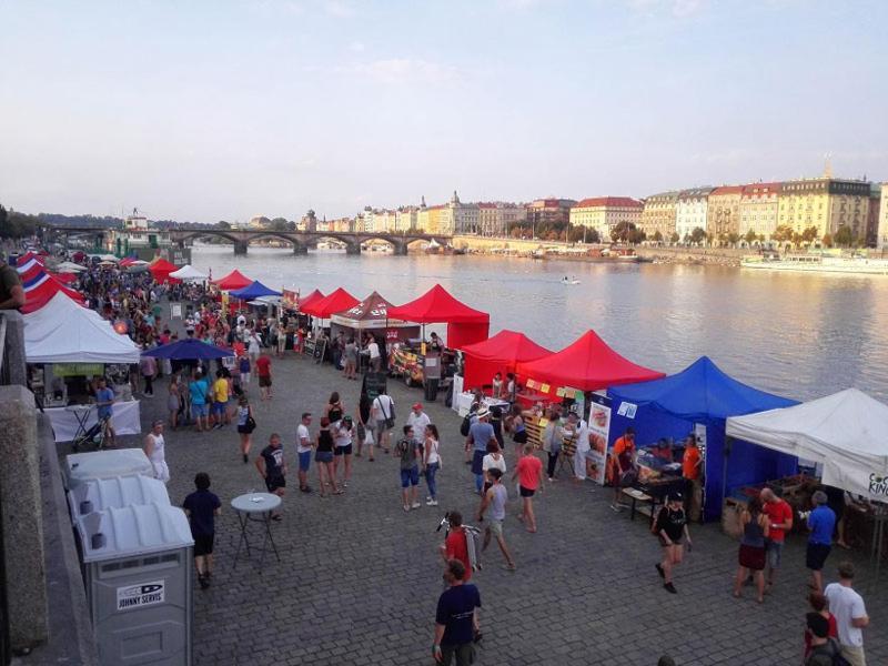 Rooms In Prague-Big+Comfy Екстер'єр фото